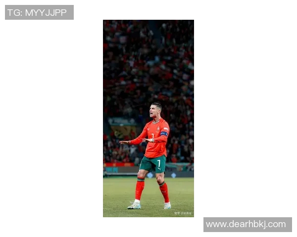 C罗：足球界的传奇巨星与全球偶像的辉煌历程与成就分析