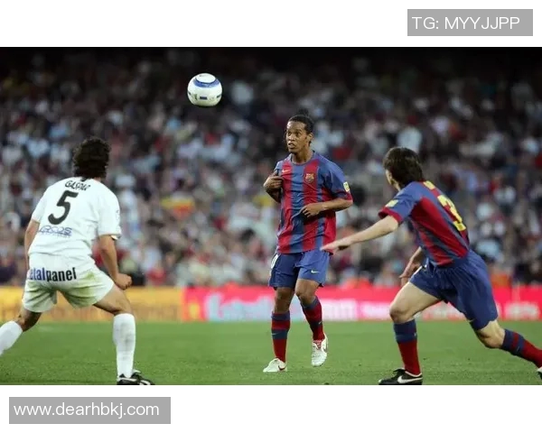 三名足球明星的传奇故事与他们对足球的热爱与奉献精神