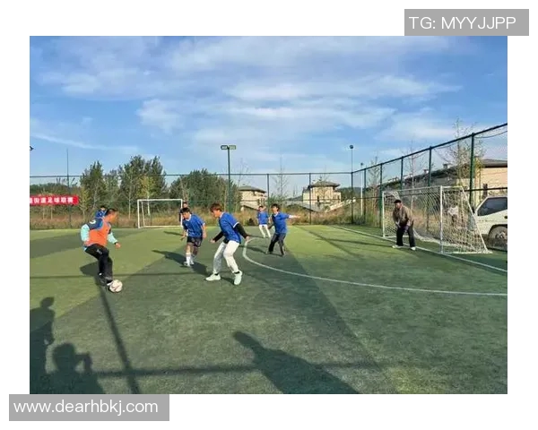 右脚踢足球的足球明星们如何在绿茵场上展现他们的绝技与风采 右脚踢足球的足球明星们如何在绿茵场上展现他们的绝技与风采