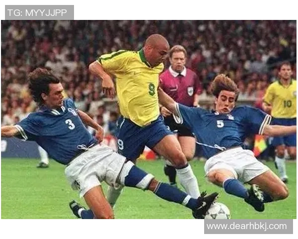 巴西队卷发足球明星的传奇故事与辉煌成就揭秘 巴西队卷发足球明星的传奇故事与辉煌成就揭秘