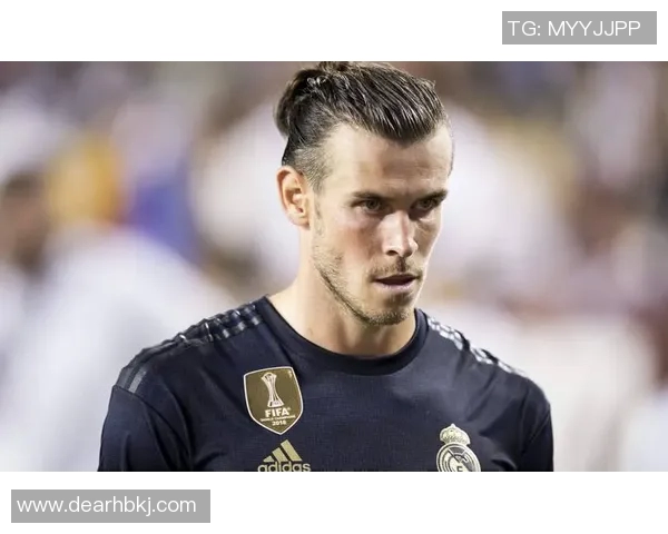 成就最高的足球明星背后的奋斗故事与辉煌成就解析 成就最高的足球明星背后的奋斗故事与辉煌成就解析